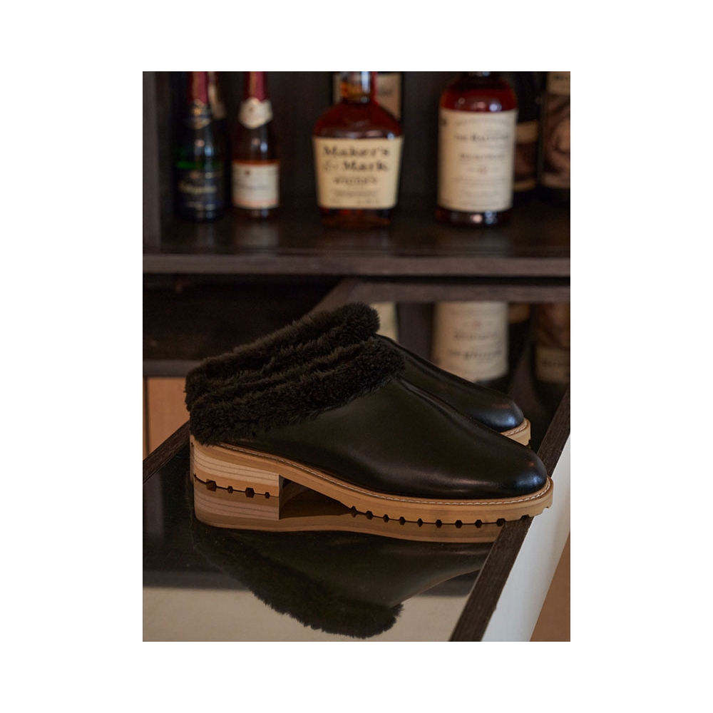 WIZWID:위즈위드 - [KIPSBAY:킵스베이][15%쿠폰]FLUFFY MULE IN BLACK WIZWID